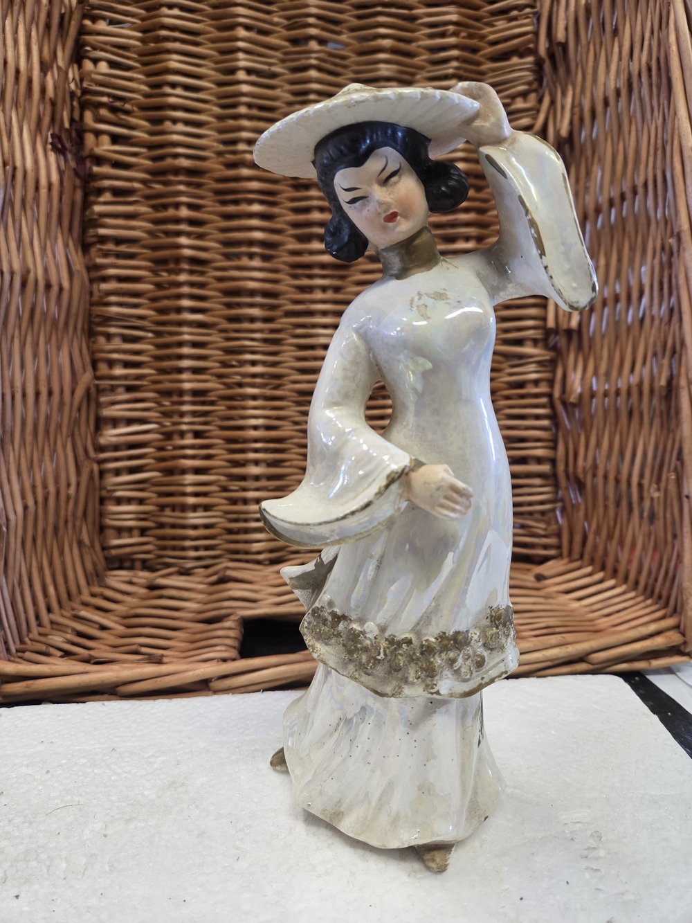 Vintage Porcelain Figurine of Geisha Dancer